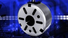 Ein Motor Driver auf blauem Hintergrund.