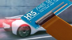 Ein FFC/FPC Steckverbinder und die Rückseite eines Auto im Hintergrund.