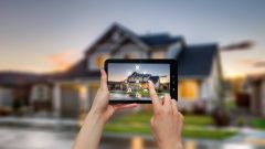 Dieses Bild zeigt die Smart Home Steuerung über ein Tablet.