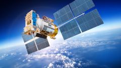 Dieses Bild zeigt einen Satelliten im All.