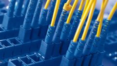 Viele Ethernet Switches, um mehrere Netzwerkstationen zu verbinden.