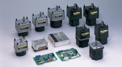 13 verschiedene Typen von EC Motoren, die auf einem weißen Untergrund stehen.